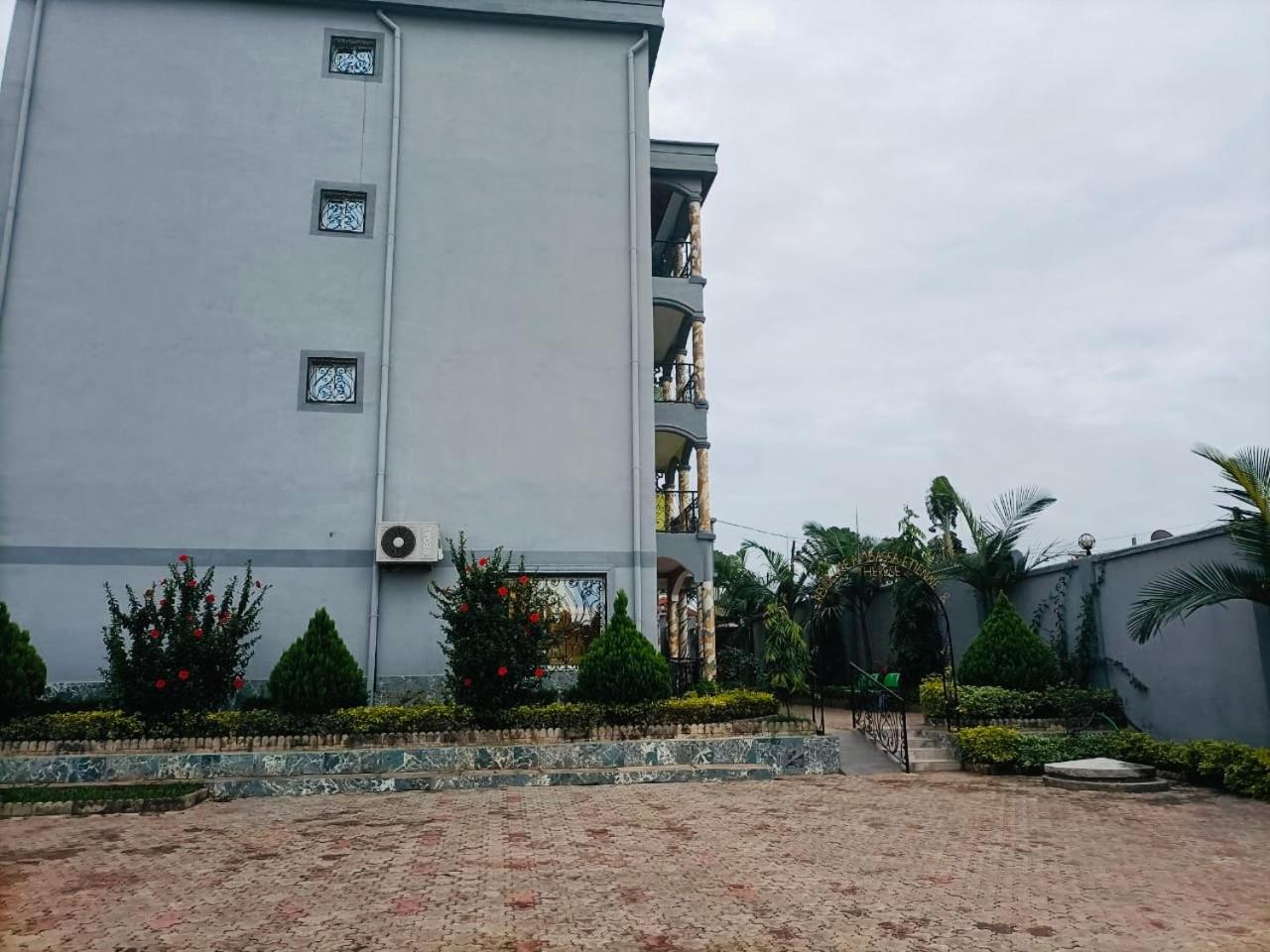 Residence Ambassa Etienne & Therese Yaounde Ngoại thất bức ảnh