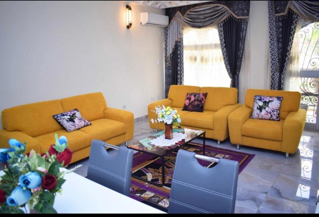 Residence Ambassa Etienne & Therese Yaounde Ngoại thất bức ảnh