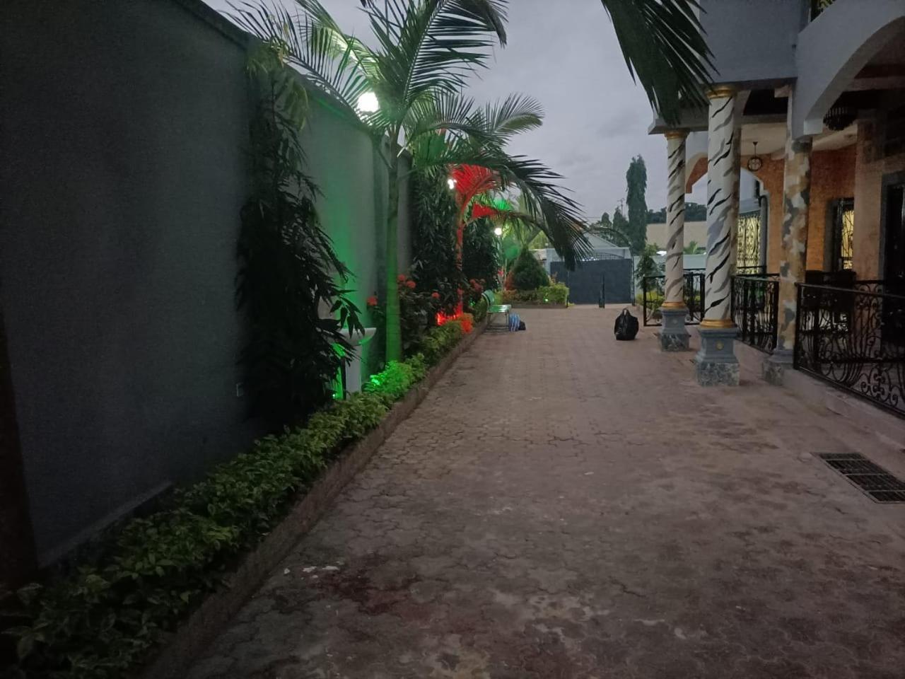 Residence Ambassa Etienne & Therese Yaounde Ngoại thất bức ảnh