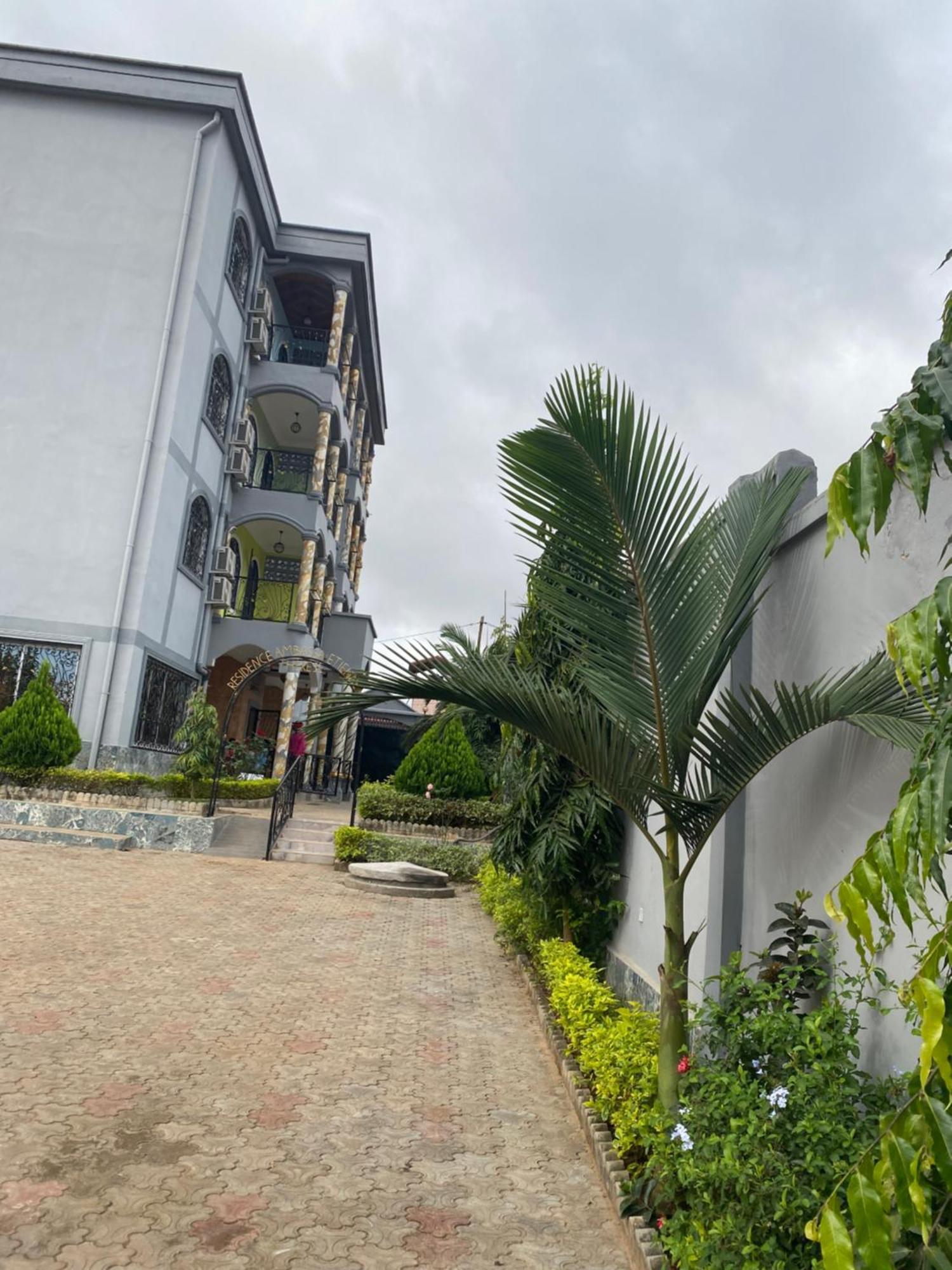 Residence Ambassa Etienne & Therese Yaounde Ngoại thất bức ảnh