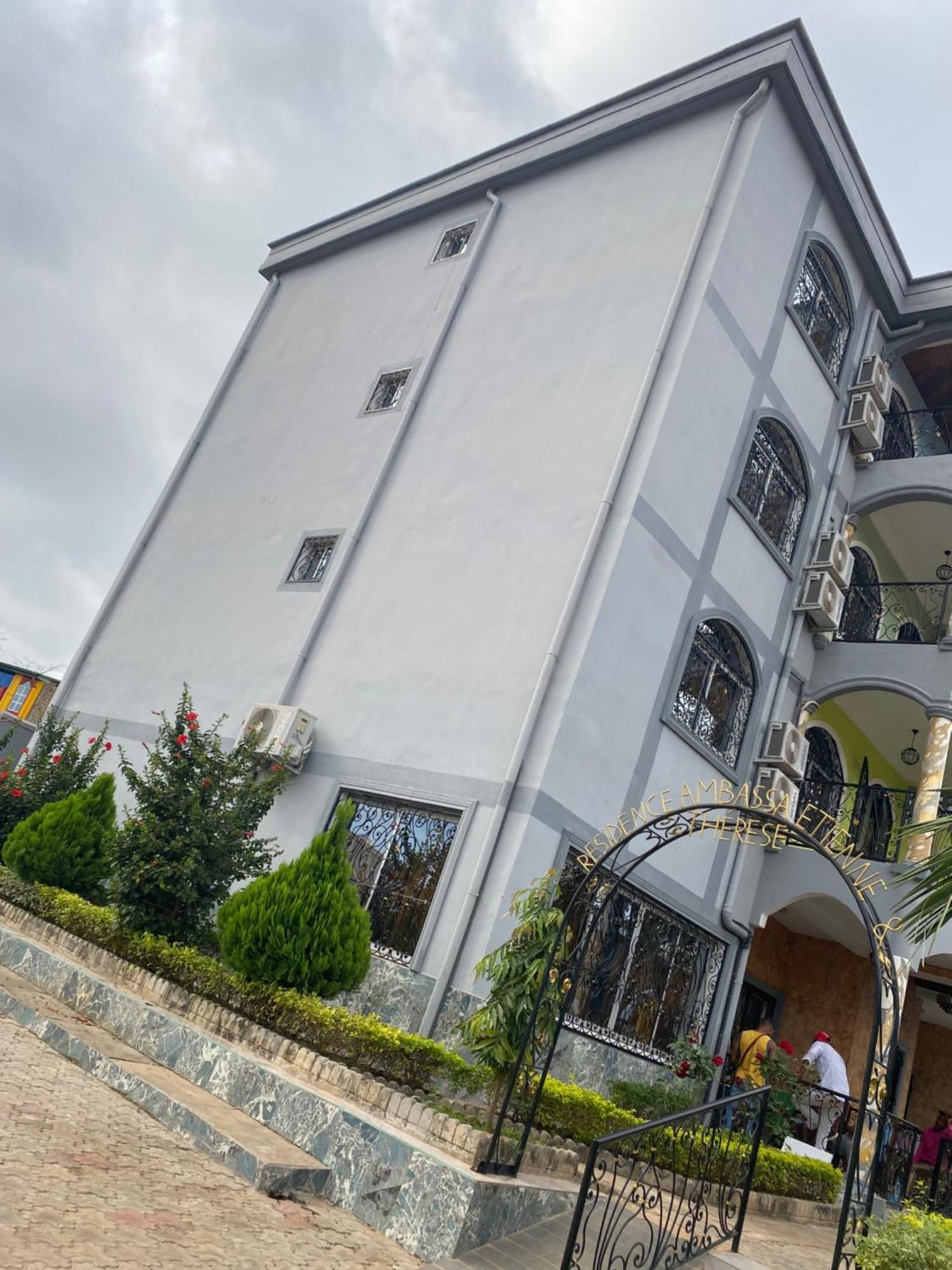 Residence Ambassa Etienne & Therese Yaounde Ngoại thất bức ảnh