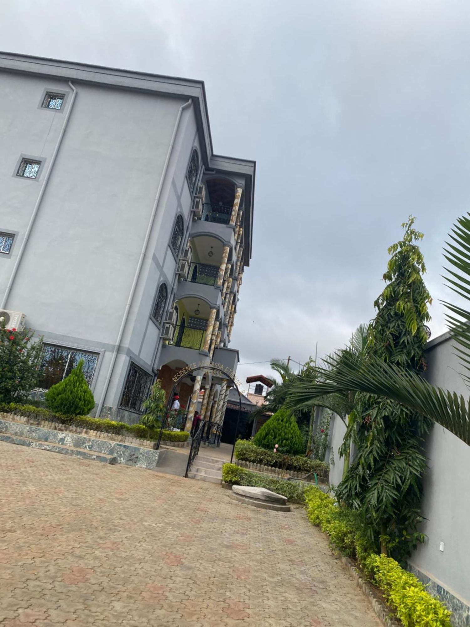 Residence Ambassa Etienne & Therese Yaounde Ngoại thất bức ảnh